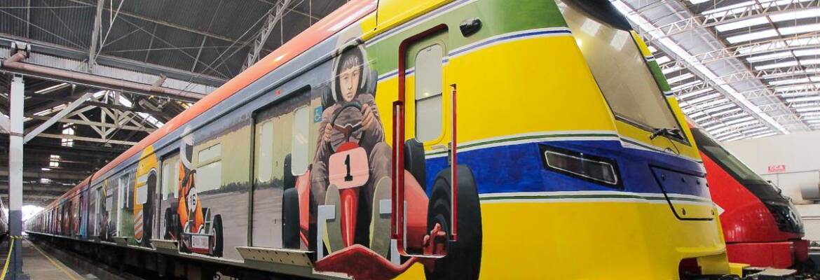 A história de Ayrton Senna vira galeria de arte em trem da CPTM