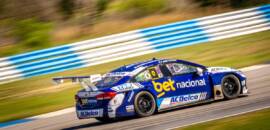 Stock Car: Cacá Bueno aprova carro promissor nos treinos, mas toques recebidos atrapalham resultado em El Pinar