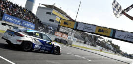 Casella vence em Buenos Aires e Pedro Cardoso é campeão do TCR Brasil
