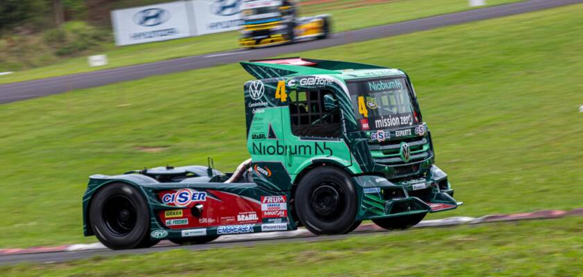 Felipe Giaffone conquista dois pódios em Tarumã e segue líder da Copa Truck Felipe Giaffone