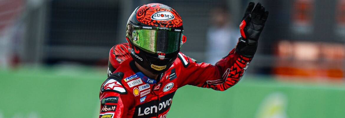 MotoGP: Bagnaia vê Martín e Márquez errarem na chuva e vence na Tailândia