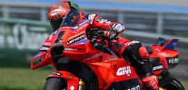MotoGP: Bagnaia vê Martín e Márquez caírem e garante pole na Tailândia