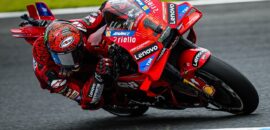MotoGP: Bagnaia vê Acosta cair, vence sprint no Japão e reduz desvantagem