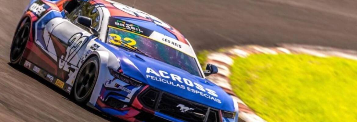 Léo Reis conquista pódio após furo de pneu no qualy e luta até o fim pelo título da Nascar Brasil