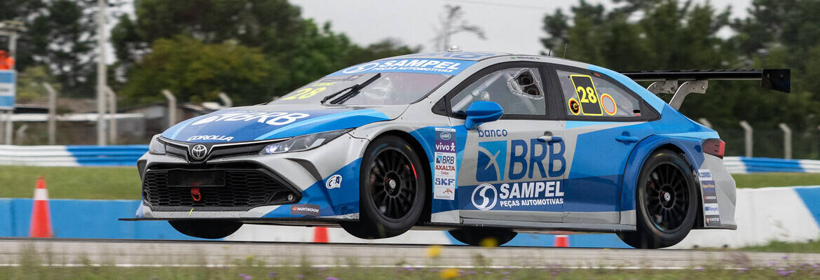 Enzo Elias acumula quilometragem em primeiro dia da Stock Car em El Pinar