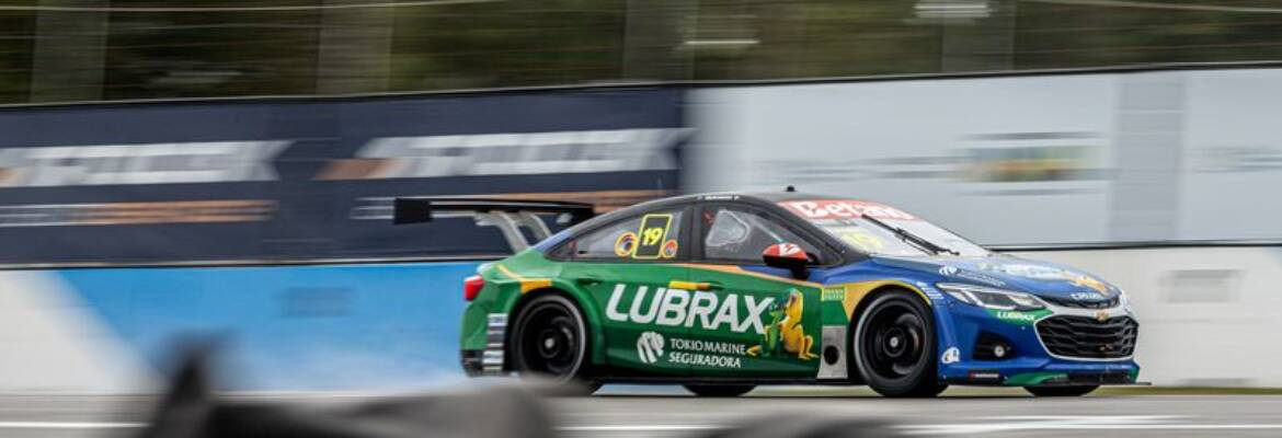 Toque de Camilo tira chances de Massa na corrida sprint no Uruguai