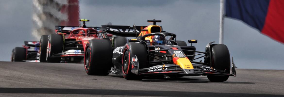 F1: Verstappen voa nos instantes finais e larga da pole na Sprint nos EUA
