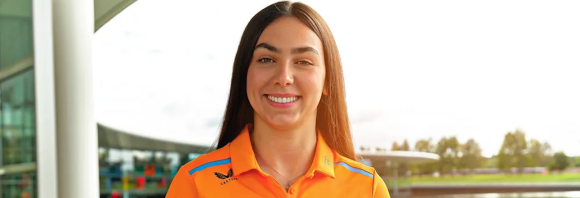 Ella Lloyd vai pilotar no teste de novatos da Fórmula E pela McLaren