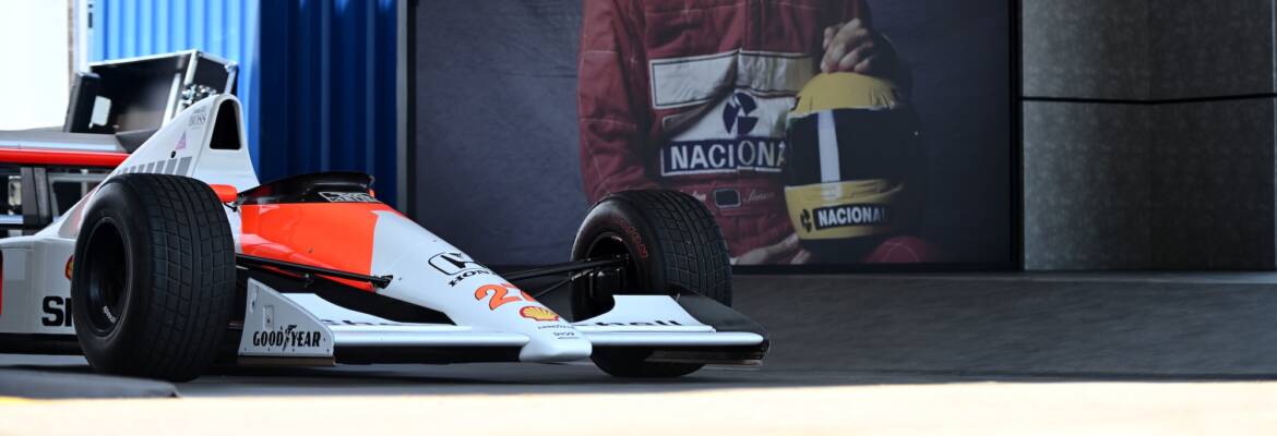 F1: Homenagem a Ayrton Senna com Lewis Hamilton é reagendada para domingo às 10h