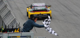 Com muita emoção, Muller é campeão da Carrera Cup da Porsche Cup