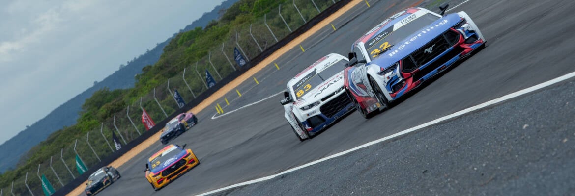 Léo Reis fecha temporada da Nascar Brasil com 2 vitórias, 7 pódios e estreia no oval andando na frente