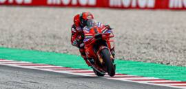 MotoGP: Bagnaia faz quali perfeito e crava pole em Barcelona; Martín é 4º