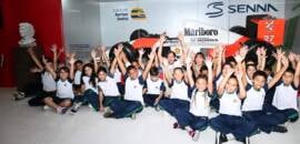 Sebastian Vettel visita Instituto Ayrton Senna e conhece iniciativas de educação da organização