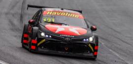 Stock Car: Felipe Baptista brilha na chuva e garante mais uma vitória