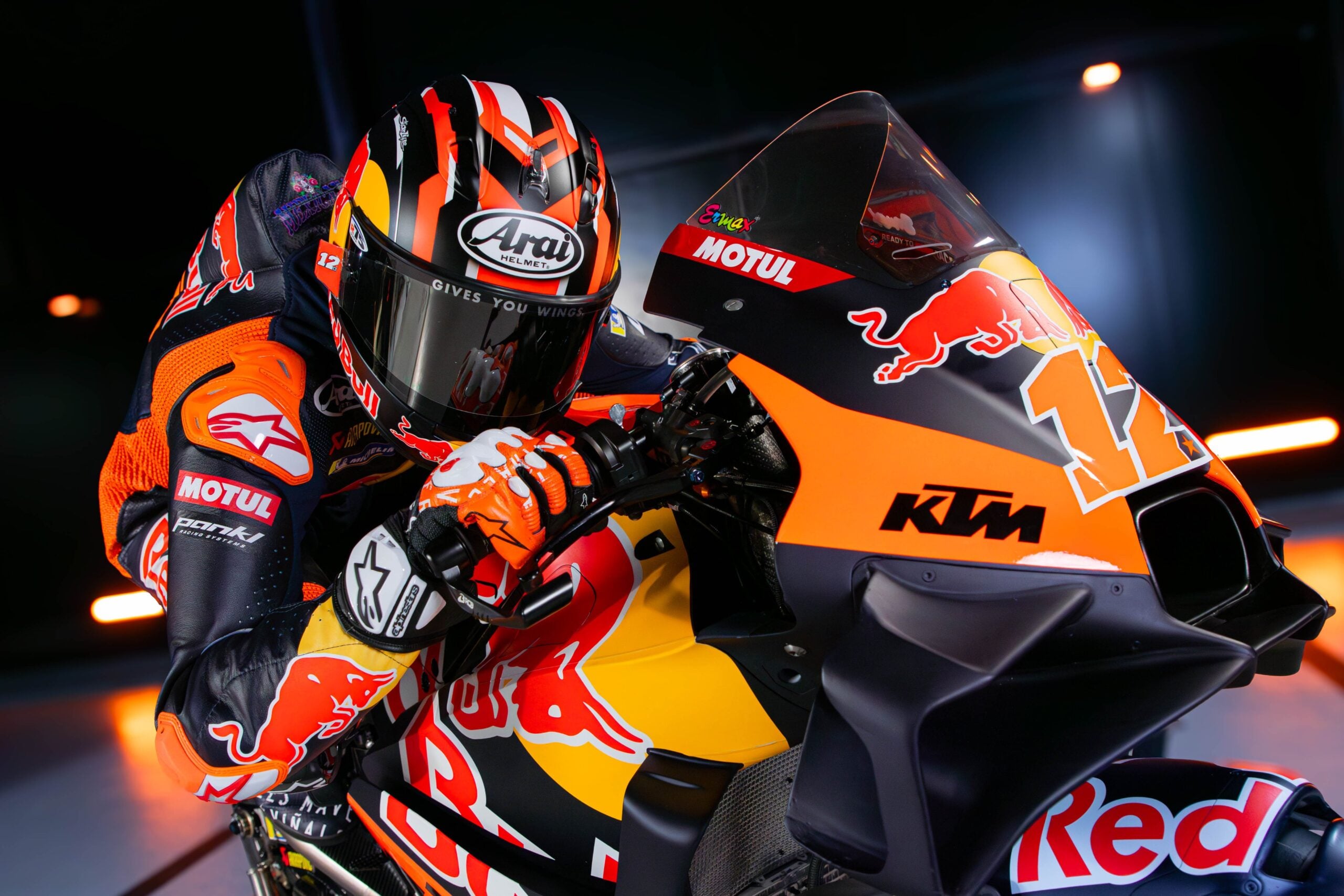 MotoGP: KTM e Tech3 exibem pintura unificada para temporada 2025 Lançamento KTM 2025 - Brad Binder e Pedro Acosta, Enea Bastianini e Maverick Viñales