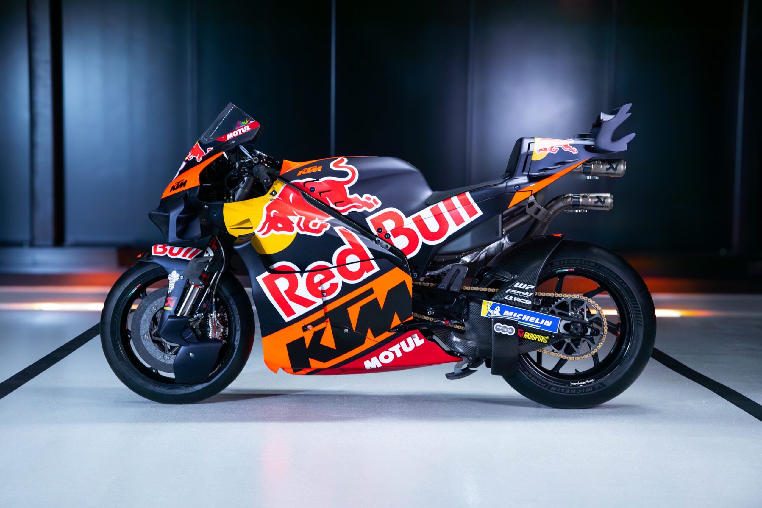 MotoGP: KTM e Tech3 exibem pintura unificada para temporada 2025 Lançamento KTM 2025 - Brad Binder e Pedro Acosta, Enea Bastianini e Maverick Viñales