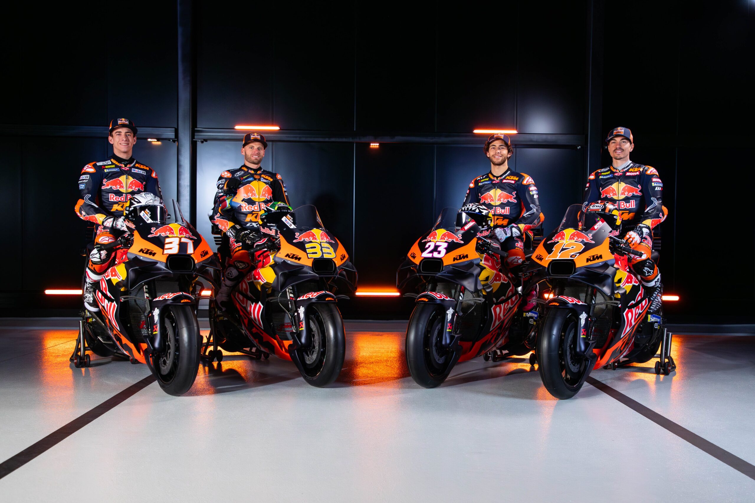 MotoGP: KTM e Tech3 exibem pintura unificada para temporada 2025 Lançamento KTM 2025 - Brad Binder e Pedro Acosta, Enea Bastianini e Maverick Viñales