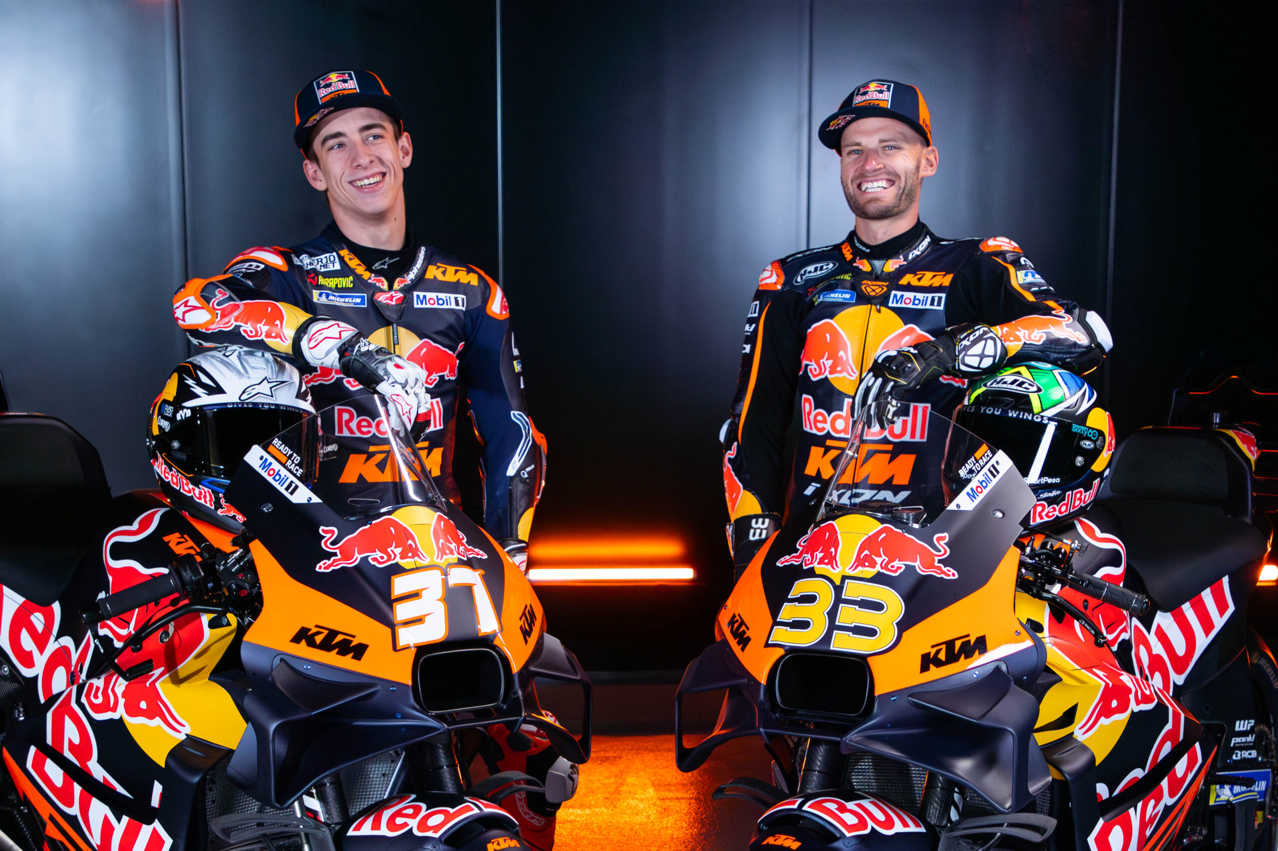 MotoGP: KTM e Tech3 exibem pintura unificada para temporada 2025 Lançamento KTM 2025 - Brad Binder e Pedro Acosta, Enea Bastianini e Maverick Viñales