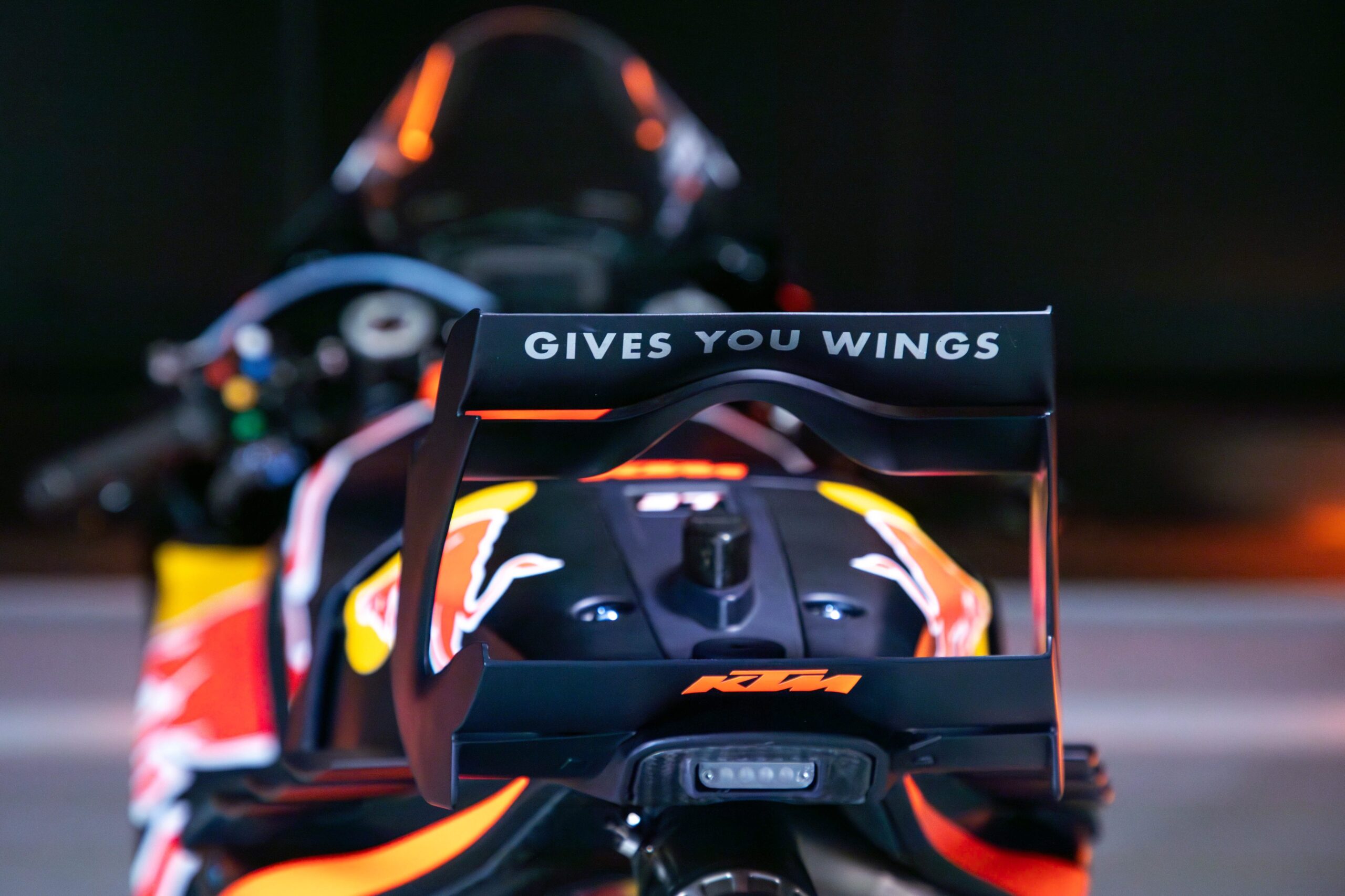 MotoGP: KTM e Tech3 exibem pintura unificada para temporada 2025 Lançamento KTM 2025 - Brad Binder e Pedro Acosta, Enea Bastianini e Maverick Viñales