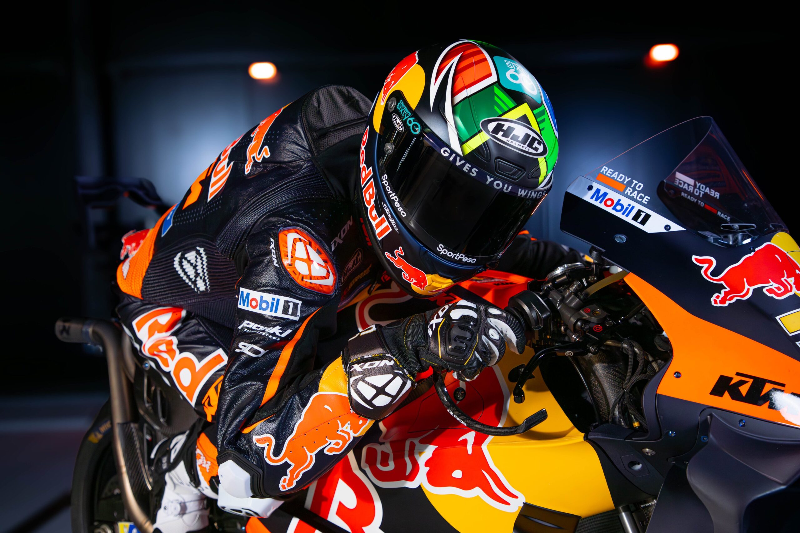 MotoGP: KTM e Tech3 exibem pintura unificada para temporada 2025 Lançamento KTM 2025 - Brad Binder e Pedro Acosta, Enea Bastianini e Maverick Viñales