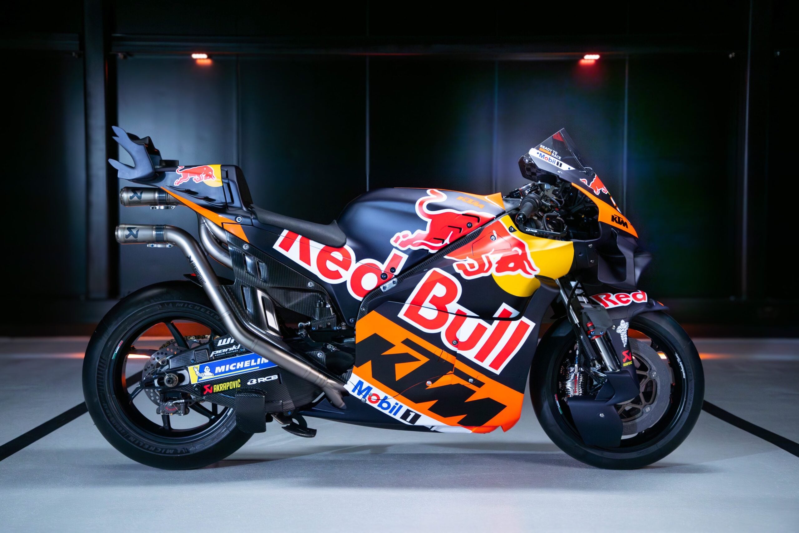 MotoGP: KTM e Tech3 exibem pintura unificada para temporada 2025 Lançamento KTM 2025 - Brad Binder e Pedro Acosta, Enea Bastianini e Maverick Viñales