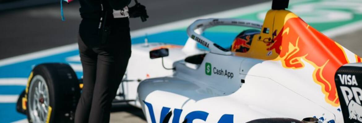 Ferreira volta a pontuar em corrida de recuperação na F1 Academy na China. Pin ganha