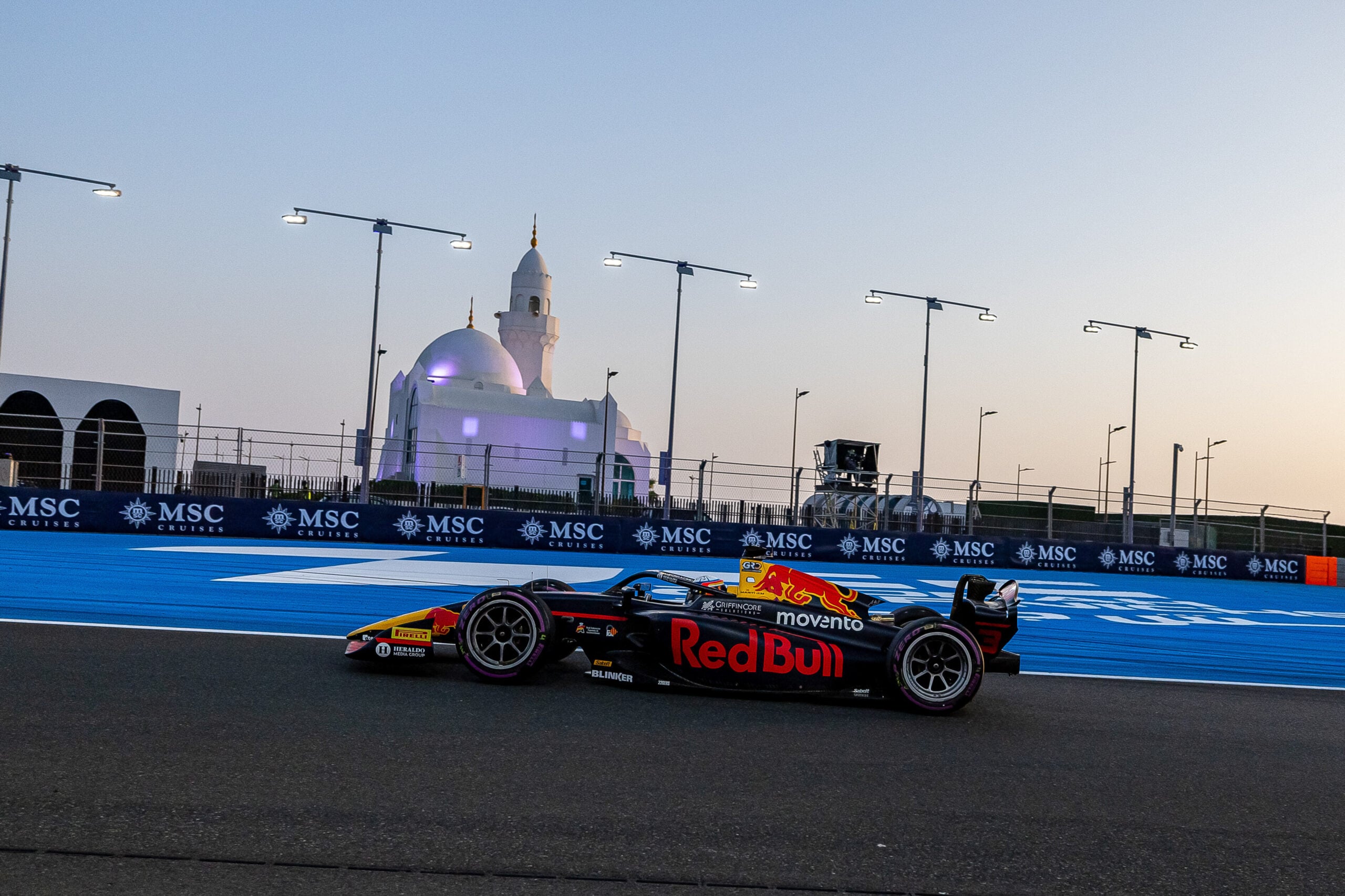 Sem espaço na F1, piloto da Red Bull negocia com equipe da Fórmula E