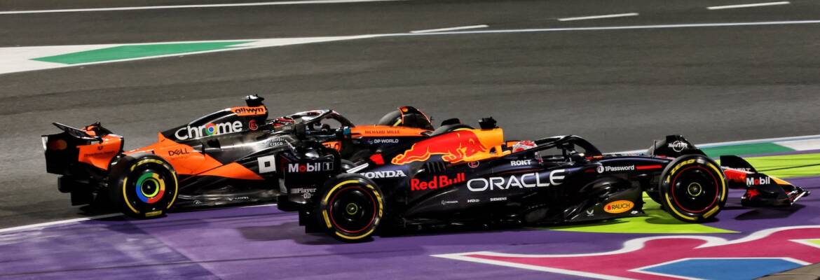 F1: Brundle comenta lance de Verstappen na curva 1 em Jeddah: “Melhor abrir mão da posição”
