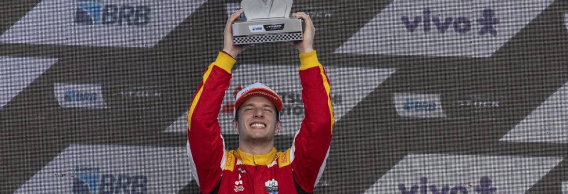 Car Racing vence com Gianluca Petecof e coloca três pilotos no top-10 em Cascavel na Stock Car