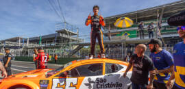 NASCAR Brasil: Gabryel Romano sobe no lugar mais alto do pódio em Interlagos