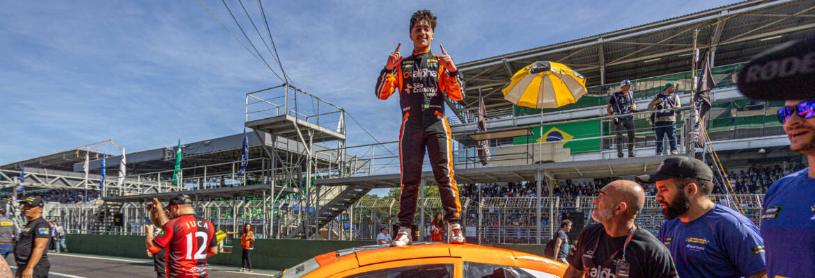 NASCAR Brasil: Gabryel Romano sobe no lugar mais alto do pódio em Interlagos