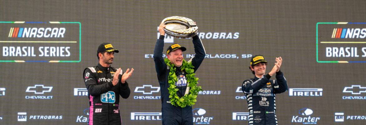 Barrichello faz segundo pódio em Interlagos e conquista a liderança da NASCAR Brasil