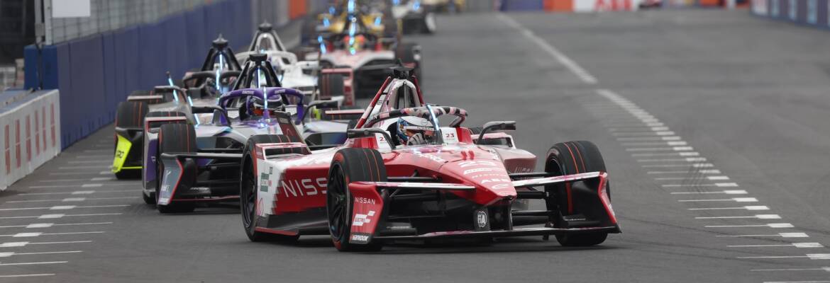 Fórmula E: Rowland brilha em Tóquio e conquista quarta vitória pela Nissan em 2025