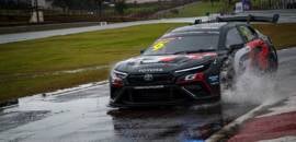 Gama e JP de Oliveira estreiam em testes na chuva com a TOYOTA GAZOO Racing na Stock Car