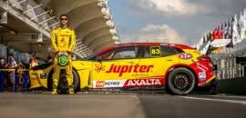 Tricampeão Gabriel Casagrande apresenta carro para temporada da Stock Car