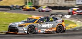 Stock Car: Gabriel Casagrande escala pelotão em Interlagos, mas problemas de motor impedem tricampeão de completar prova