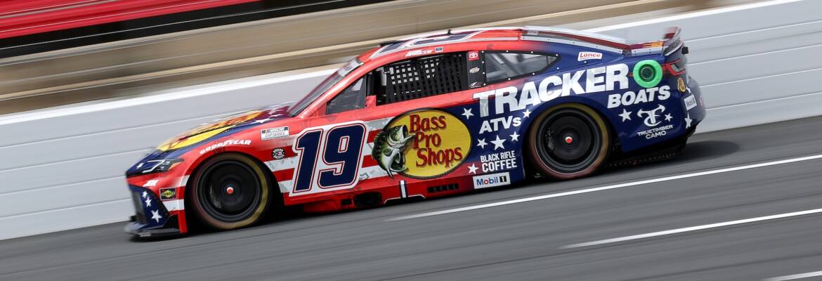 NASCAR: Chase Briscoe crava pole e larga na frente na Coca-Cola 600