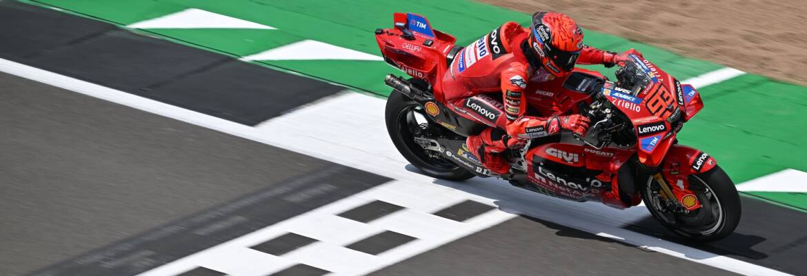 MotoGP: Marc Márquez lidera com folga o primeiro treino em Silverstone