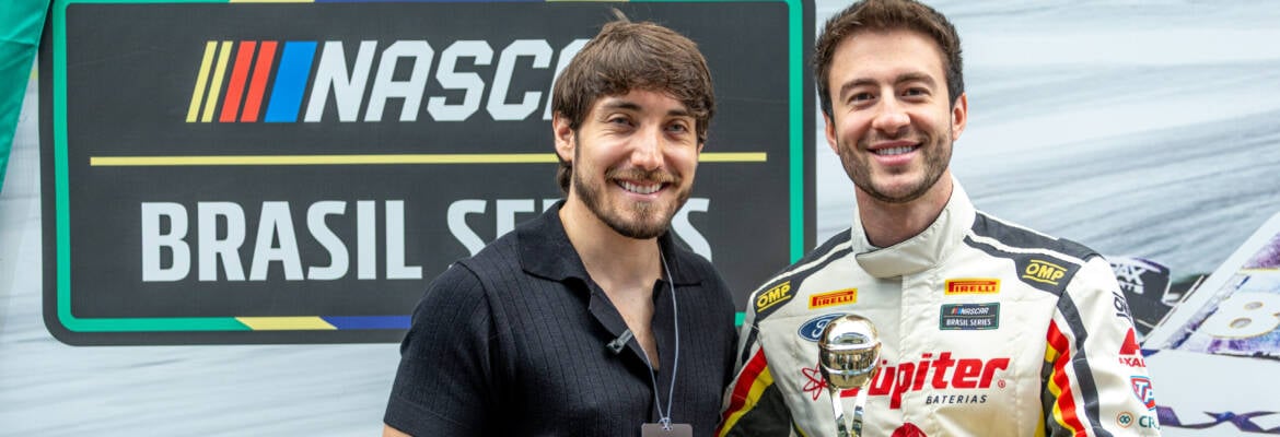 Gabriel Casagrande recebe Capacete de Ouro por títulos na NASCAR Brasil e na Stock Car