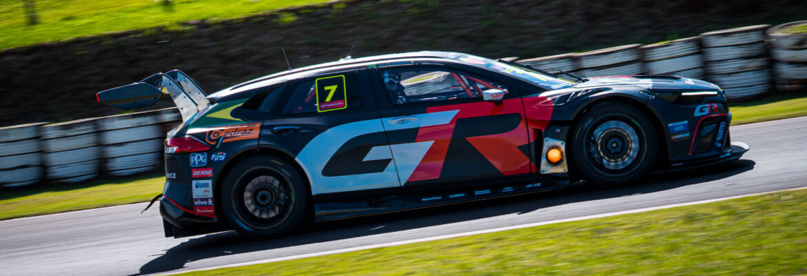 Pilotos TOYOTA GAZOO Racing projetam evolução com o carro após treinos em Cascavel
