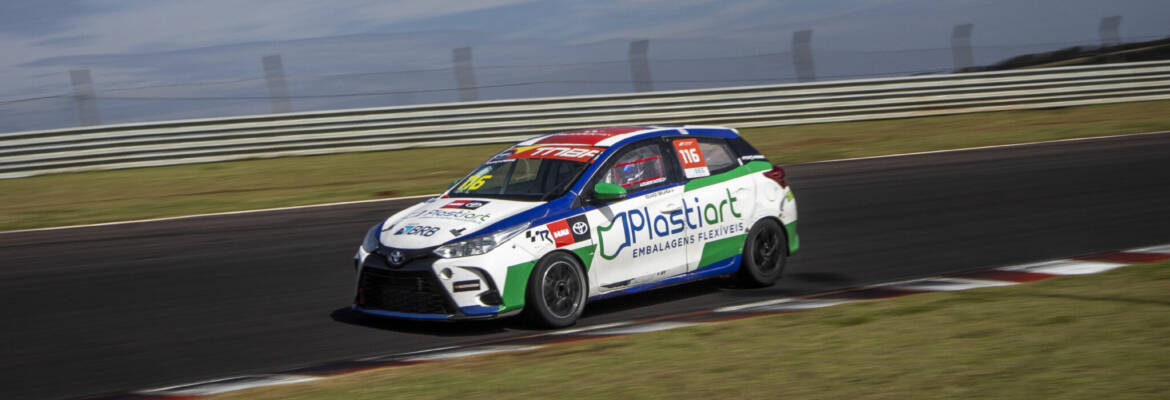 TN: Dudu Berlanda e Alexandre Bastos leva TOYOTA GAZOO Racing ao topo do pódio no endurance de Cascavel