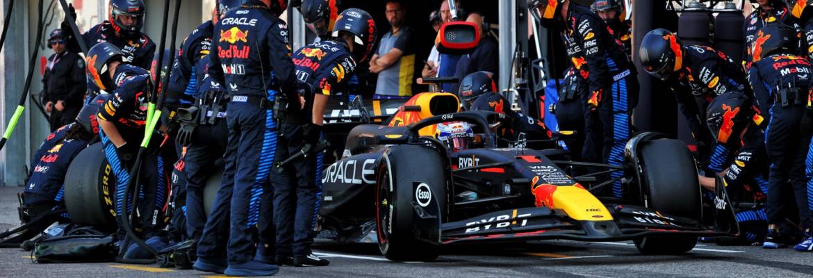 F1: Verstappen e Russell opinam sobre possível regra de duas paradas obrigatórias