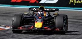 Verstappen sugere retorno dos motores V10 e dá conselho a jovem piloto brasileiro