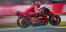 MotoGP: Márquez supera Quartararo e vence sexta sprint seguida