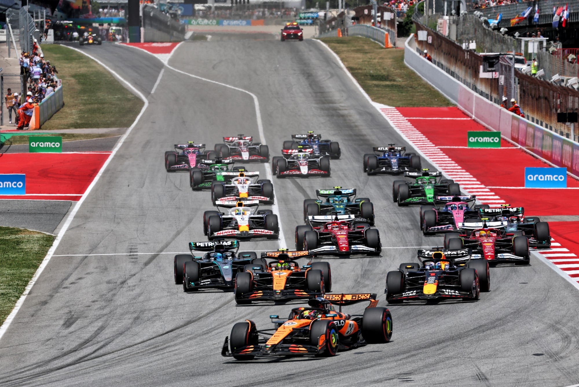 Oscar Piastri (AUS) McLaren MCL39 leads at the start of the race.