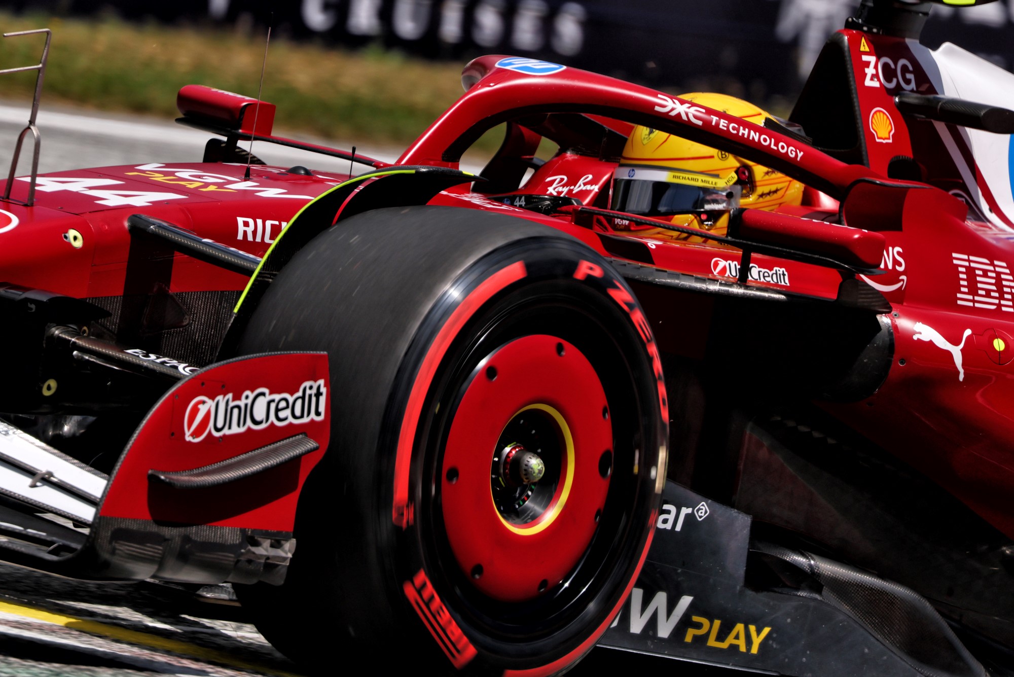 Lewis Hamilton (GBR) Ferrari SF-25.