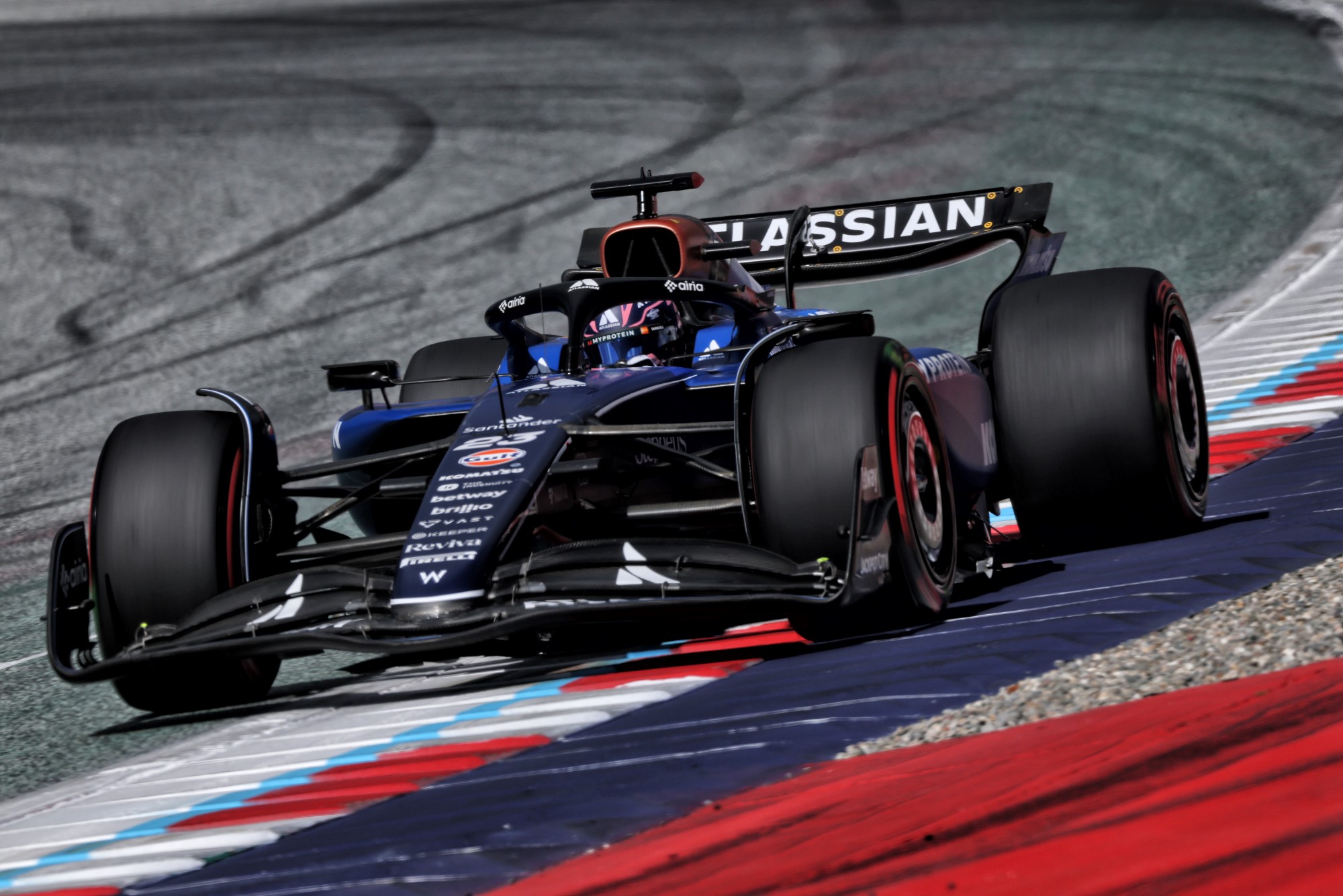 Alexander Albon (THA) Atlassian Williams Racing FW47.