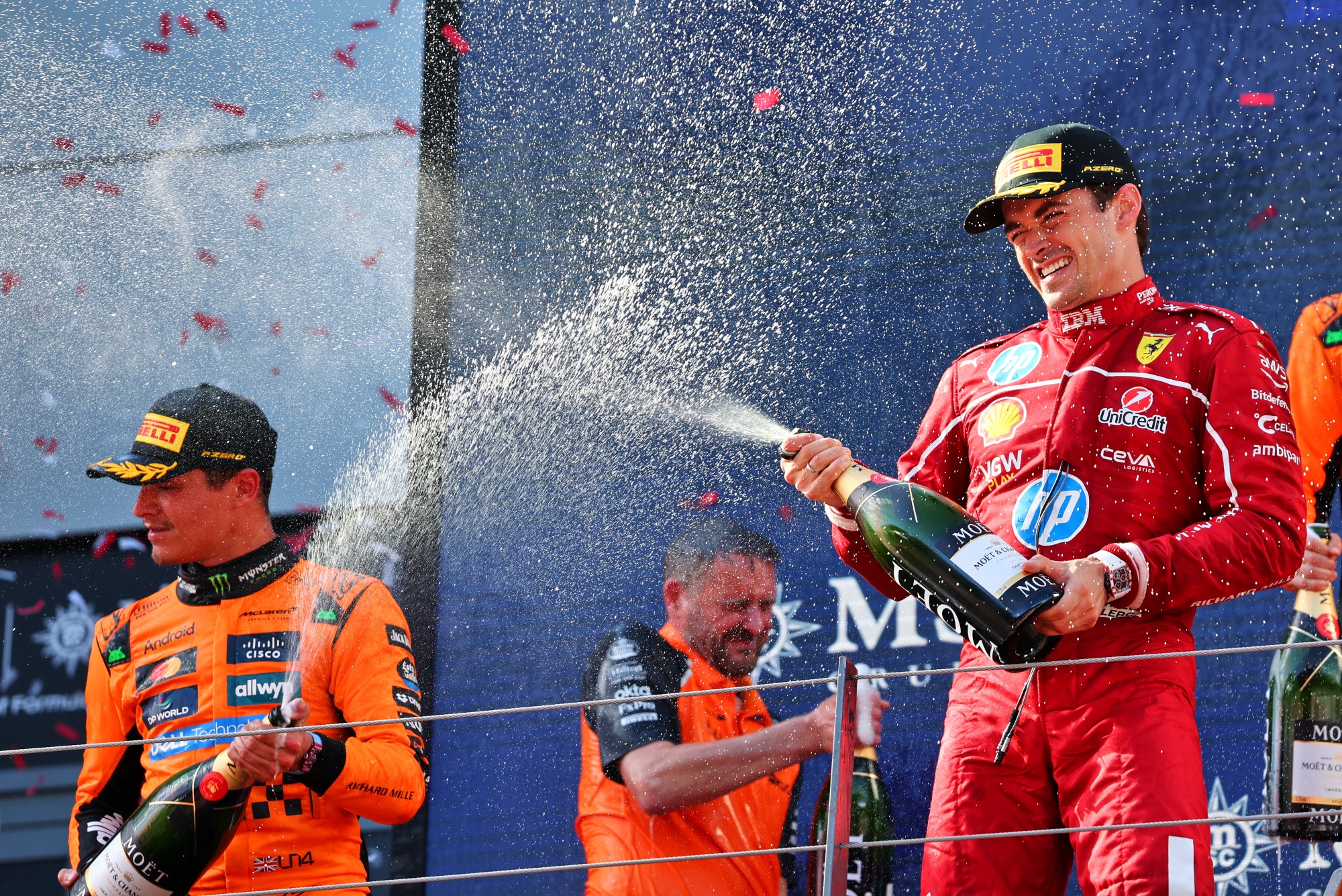 Galeria: As imagens do GP da Áustria deste domingo Charles Leclerc (MON) Ferrari celebrates his third position on the podium.