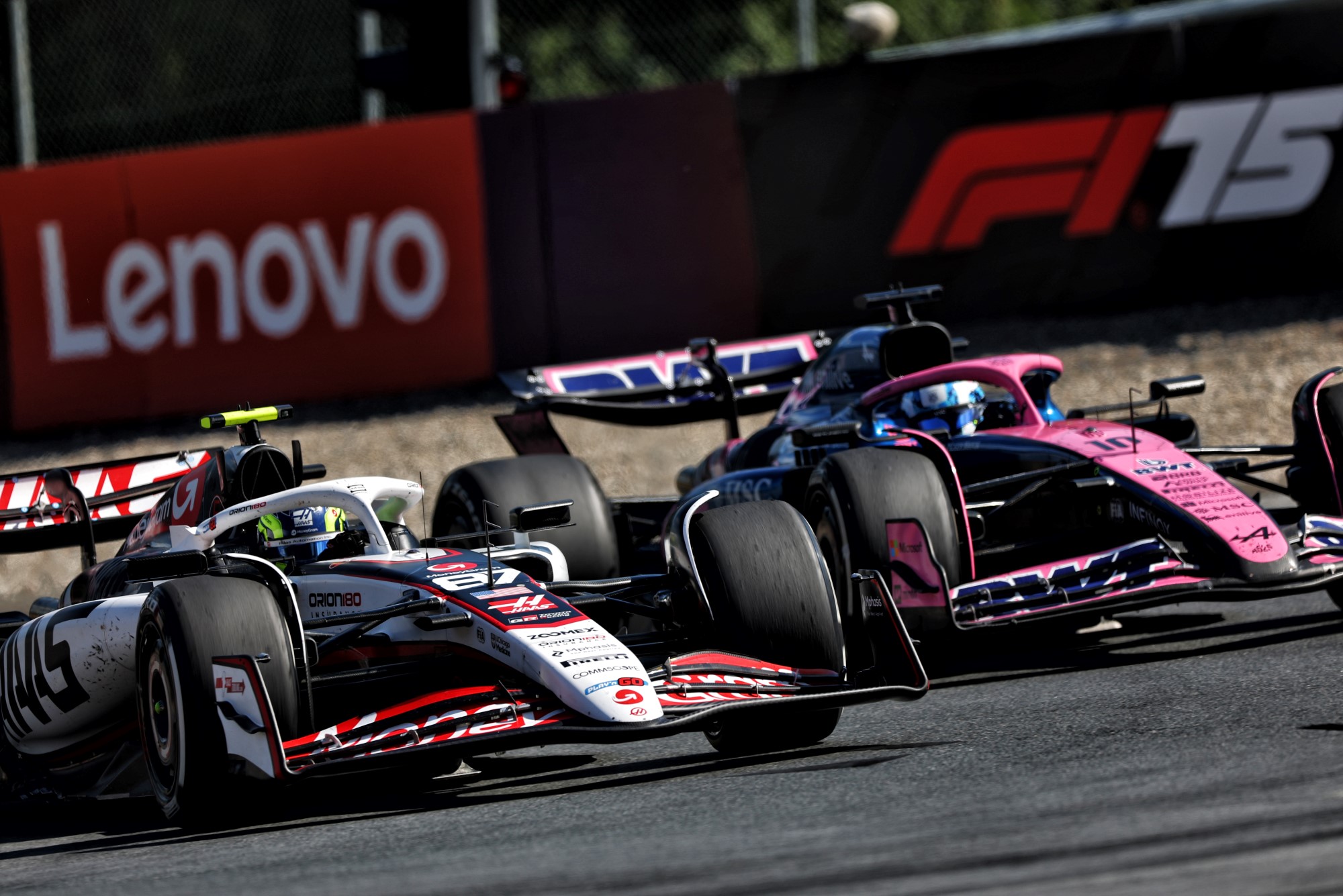 Galeria: As imagens do GP da Áustria deste domingo Oliver Bearman (GBR) Haas VF-25 andf Pierre Gasly (FRA) Alpine F1 Team A525 battle for position.