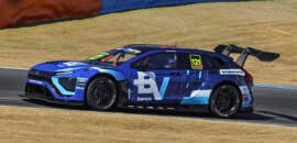 Car Racing lidera treino de sexta-feira com volta recorde de Felipe Baptista